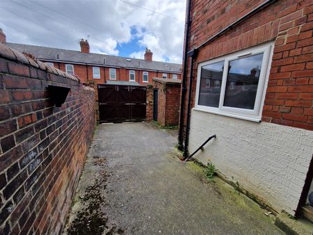 3 bed terraced house to rent in Richardson Street, Newcastle Upon Tyne, NE6 - Photo 3