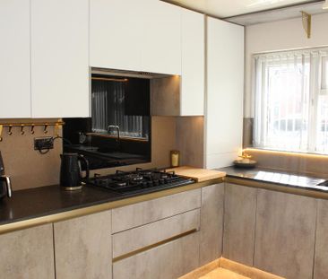 3 bedroom terraced house to rent - Photo 2