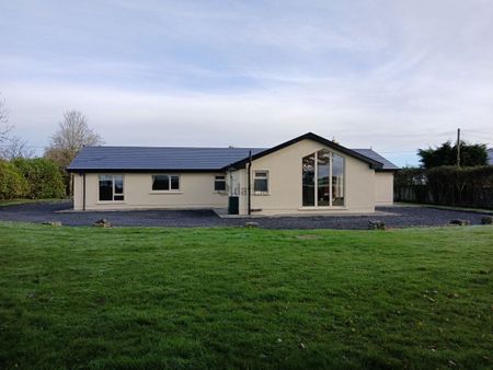 House to rent in Galway, Oranmore, Carnmore - Photo 2