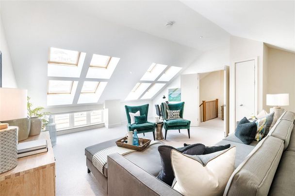 3 bedroom mews to rent - Photo 1