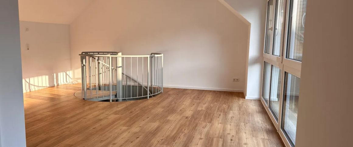 Erstbezug! Stilvolle Maisonettewohnung mit eigenem Eingang in ländlicher Idylle! - Foto 1