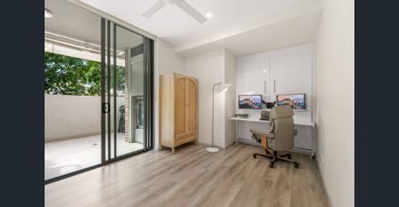 Fully Furnished Ground Floor Corporate Residence in the Heart of Spring Hill! - Photo 4