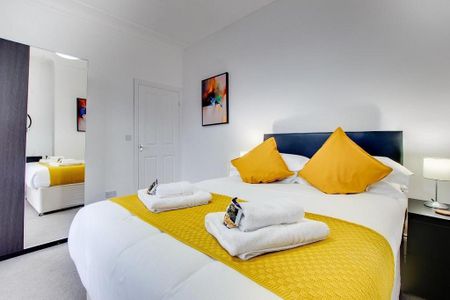 3 bedroom apartment to rent - Photo 3