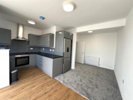 2 bedroom maisonette to rent - Photo 5