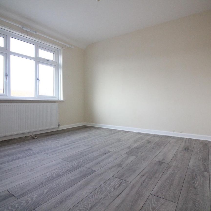 Burnham Gardens, Hounslow - Photo 1