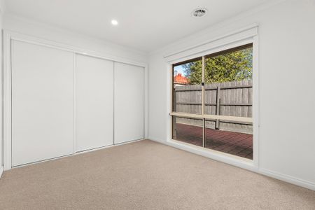 Stunning, Light filled, Spacious Villa Unit! - Photo 5