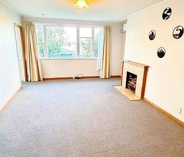 Charming 4BR Home in Mt. Roskill - Photo 4