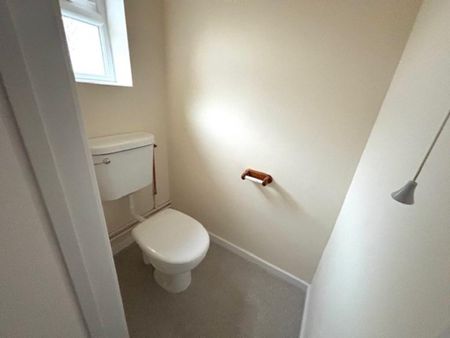 3 bedroom detached house to rent - Photo 2