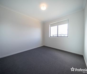 18 Dawson St, Thornhill Park VIC 3335 - Photo 1