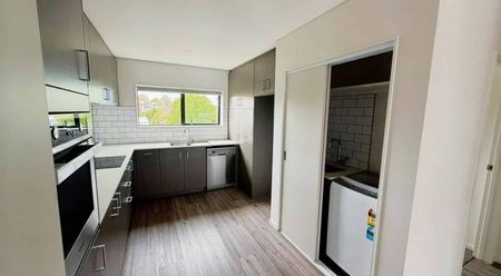 GLENN INNES, 2 BEDROOMS - Photo 2