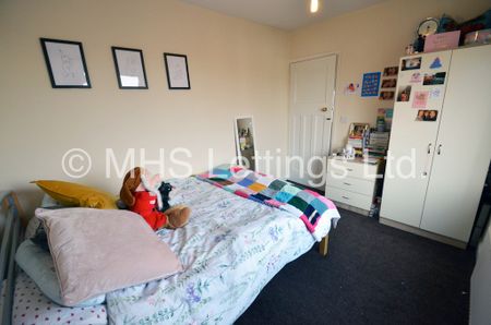 3 Bedroom Semi-Detached House for rent in Eden Crescent - Photo 4