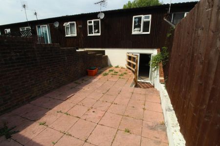 3 bedroom terraced house to rent - Photo 5