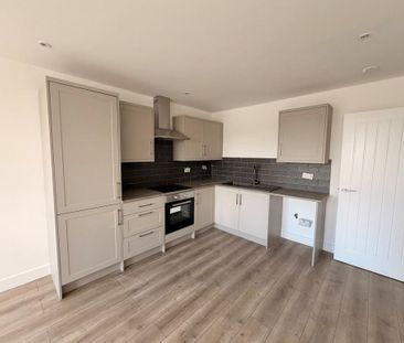 3 bedroom flat to rent - Photo 2