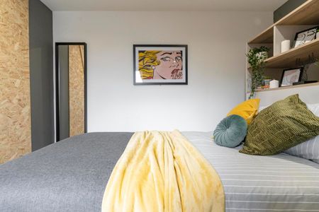 Telephone #24 - Photo 5