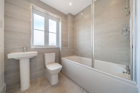 3 bedroom semi-detached house to rent - Photo 3