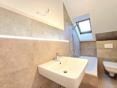 Dachgeschosswohnung in gepflegtem Wohnhaus - Photo 3