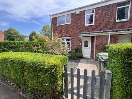 3 bedroom end of terrace house to rent - Photo 3