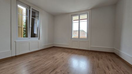 Joli appartement de 3 pièces avec grand balcon, proche du centre-ville - Photo 4