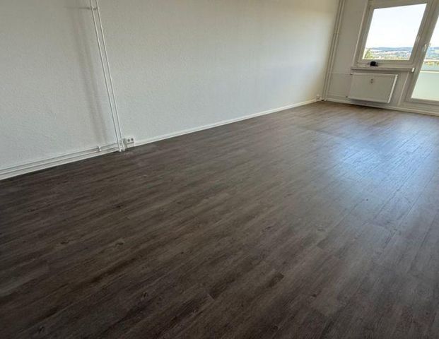 8.OG mit Aufzug - Tageslichtküche - Südbalkon - gut geschnittene Räume - ! - Photo 1