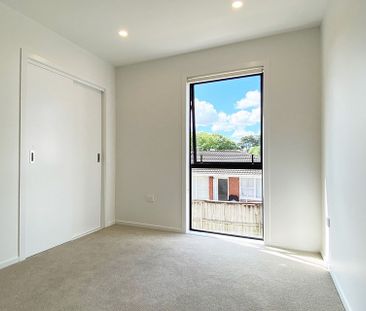 Low maintenance new Townhouse opposite park - Photo 6