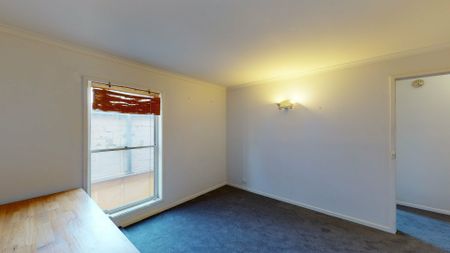 Spacious townhouse surrounded by greenery - Photo 5