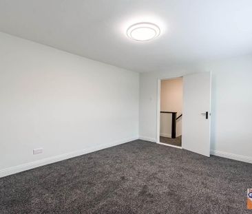 8 Roseville Park, Lisburn, BT27 4XT - Photo 3