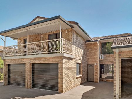 Stylish, Low-Maintenance Townhouse in Prime East Toowoomba Location - Photo 5
