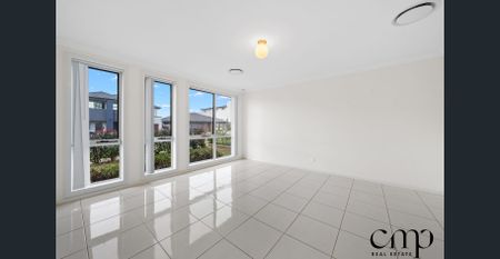 5 Bedroom Masterpiece In The Heart of Edmondson Park! - Photo 4