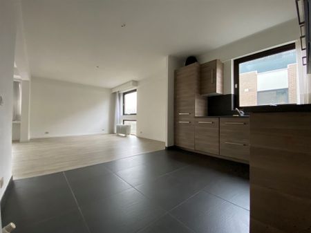 Ruim 3 slpk appartement (132m²) met terras, autostaanplaats & kelderberging! - Photo 3