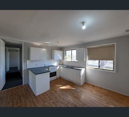 8 Cyprus Place, West Albury, NSW 2640 - Photo 5