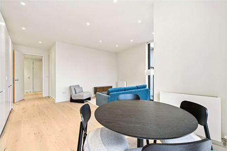 A spacious two bed apartment located in the heart of Waterloo. - Photo 4