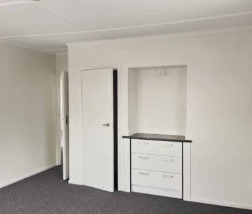 Seaside apartment in Bucklands Beach - Photo 1