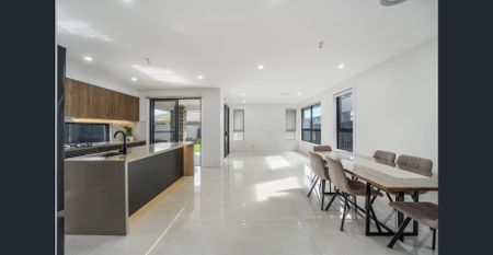 Spacious Five Bedroom Family Home! - Photo 5