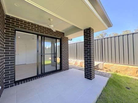 Brand New 3 Bedroom Family Home! - Photo 2