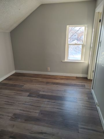 1368 ATHOL 3 BEDROOMS - Photo 5