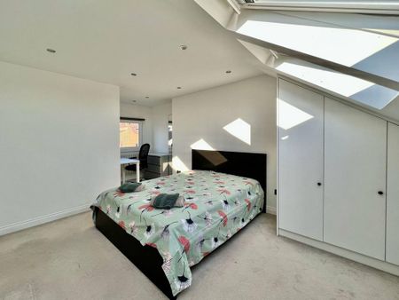 4 bedroom terraced house to rent - Photo 3