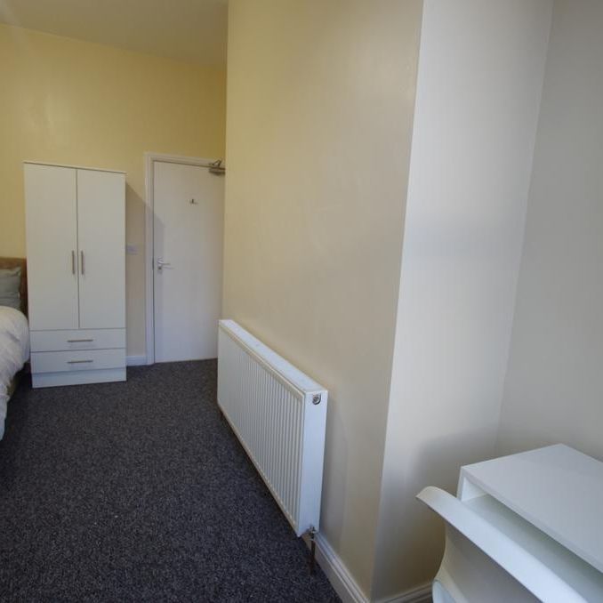 1 bedroom block of apartments to rent - Photo 1