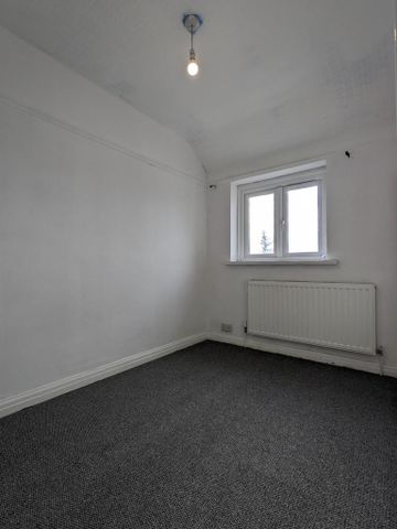 4 bedroom end of terrace house to rent - Photo 4