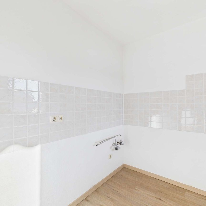 Sonnige 2-Raum-Wohnung mit Balkon in Auerbach – sofort bezugsbereit - Photo 1