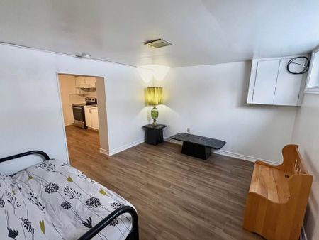 For Lease - 61 Christina Crescent Unit# Basement, Toronto, Ontario - Photo 3