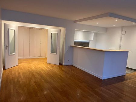 location Appartement T4 DE 107m² À PARIS 15 - Photo 4