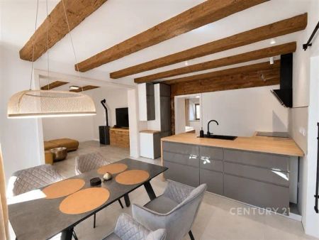 Pronájem luxusního bytu 3+kk po kompletní rekonstrukci v historickém centru Jindřichova Hradce - Fotografie 3