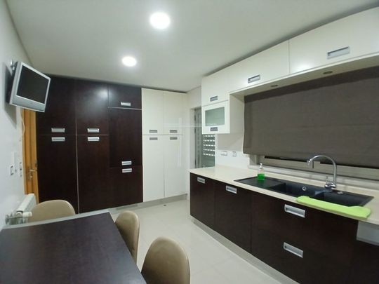 Luxury 5 room Detached House for rent in Quintinhas, Charneca de Caparica, Distrito de Setúbal - Photo 1