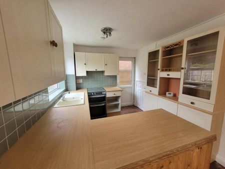 3 bedroom semi-detached house to rent - Photo 2