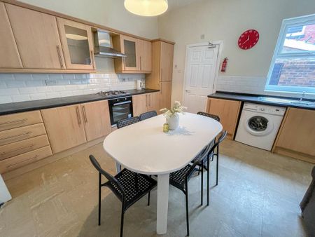 5 bedroom terraced house to rent - Photo 3