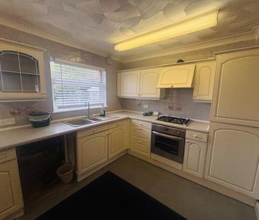 3 bedroom semi-detached house to rent - Photo 5