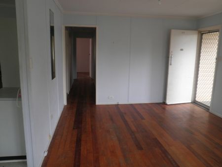 3 BEDROOM HOME - CLOSE TO SCHOOLS, SHOPS AND PUBLIC TRANSPORT - Photo 5