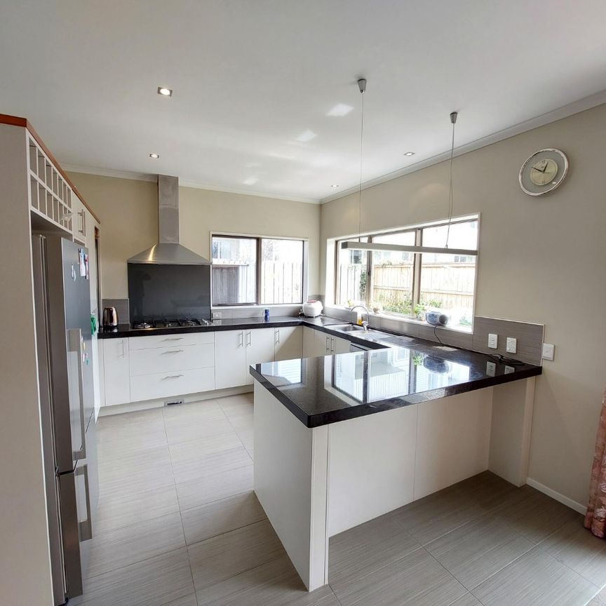 Family House In Henderson - Photo 1