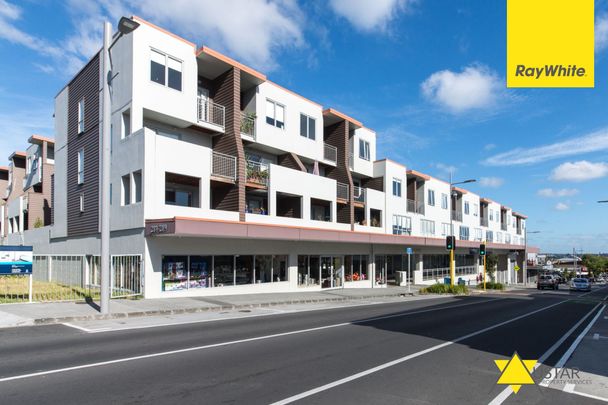Excellent 1-Bedroom Apartment: Pool Access, Storage & Two Car Parks in Onehunga Central (unfurnished - Photo 1