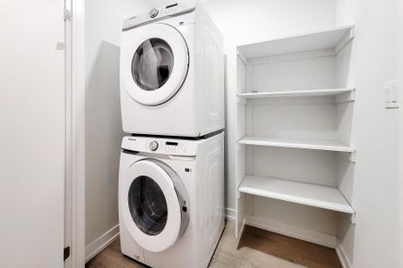 For Lease - 1352 Kaniv Street, Oakville, Ontario - Photo 2